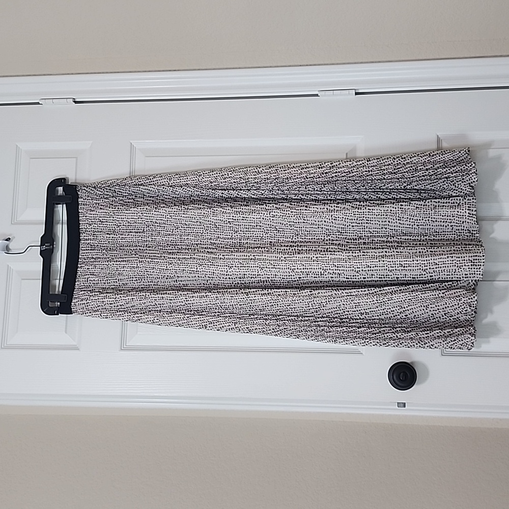 Beige and Black pleated skirt